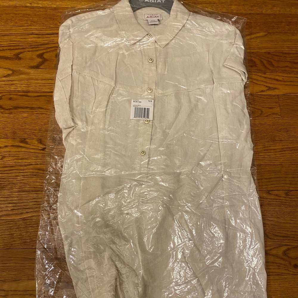 Ariat women’s tunic shirt medium white
